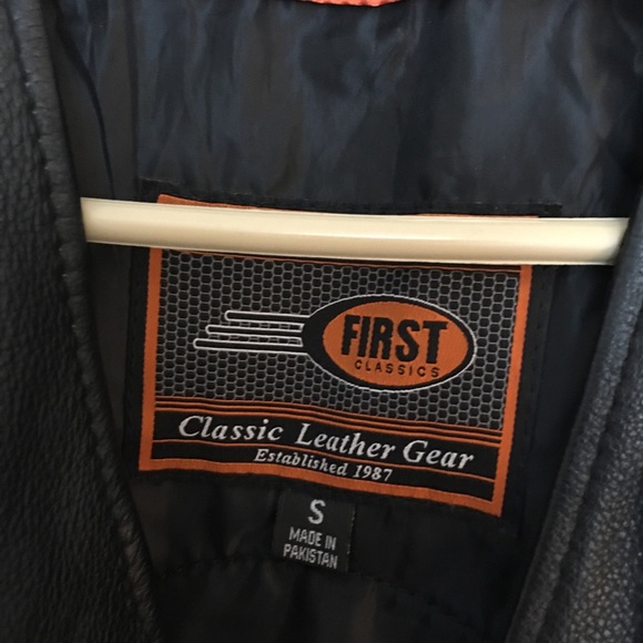 Leather biker vest Sz small - Picture 4 of 4